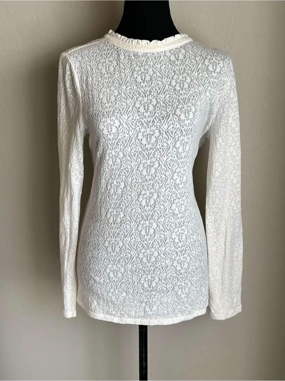 Women’s White Lace Long-Sleeve Top